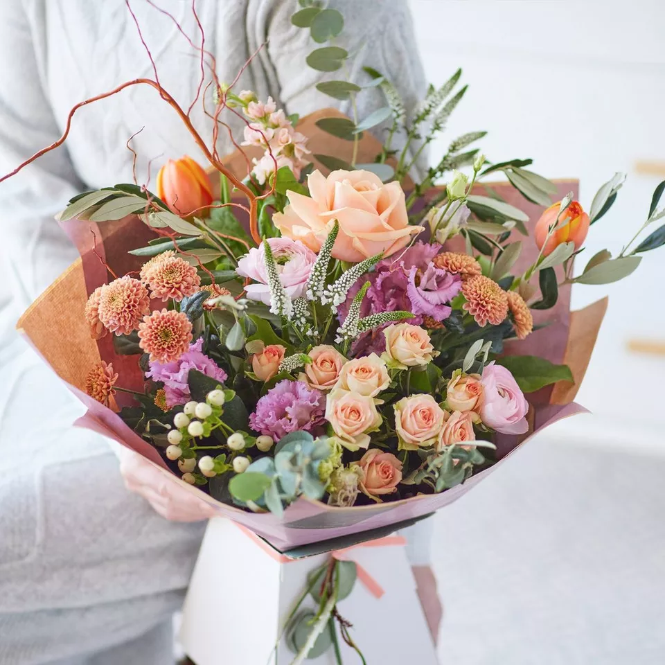 Extra Lovely Trending Spring Bouquet without Lilies